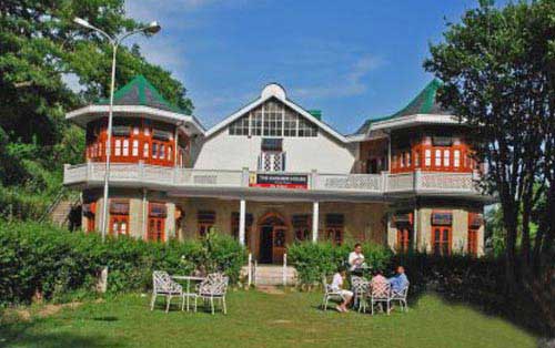 Hotel Kashmir House Dharamsala The High Snow Clad Dhauladhar Ranges Of Himalayas Form A Magnificent Backdrop To Hill Resort Dharamsala This Is Prinl Township Kangra