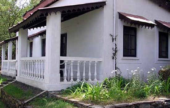 Goldfinch Resorts Almora, uttaranchal, India  &amp; Goldfinch Resorts, Hill station  discount hotel tariff / rates/ pricelist, Resorts Hotels.