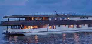 luxury house boat vrinda