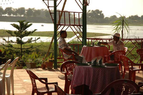 Lake-side-Restaurant
