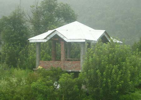 churwadhar camping rajgarh himachal pradesh meditation hut03