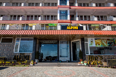 The Alpine Resort, Lansdowne