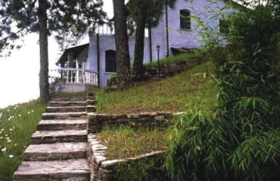 Hoopoe Resorts Almora, uttaranchal, India  &amp; Hoopoe Resorts, Hill station  discount hotel tariff / rates/ pricelist, Resorts Hotels